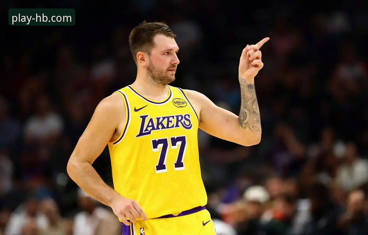 东契奇43分率湖人取胜，火博体育APP观赛体验全面评测